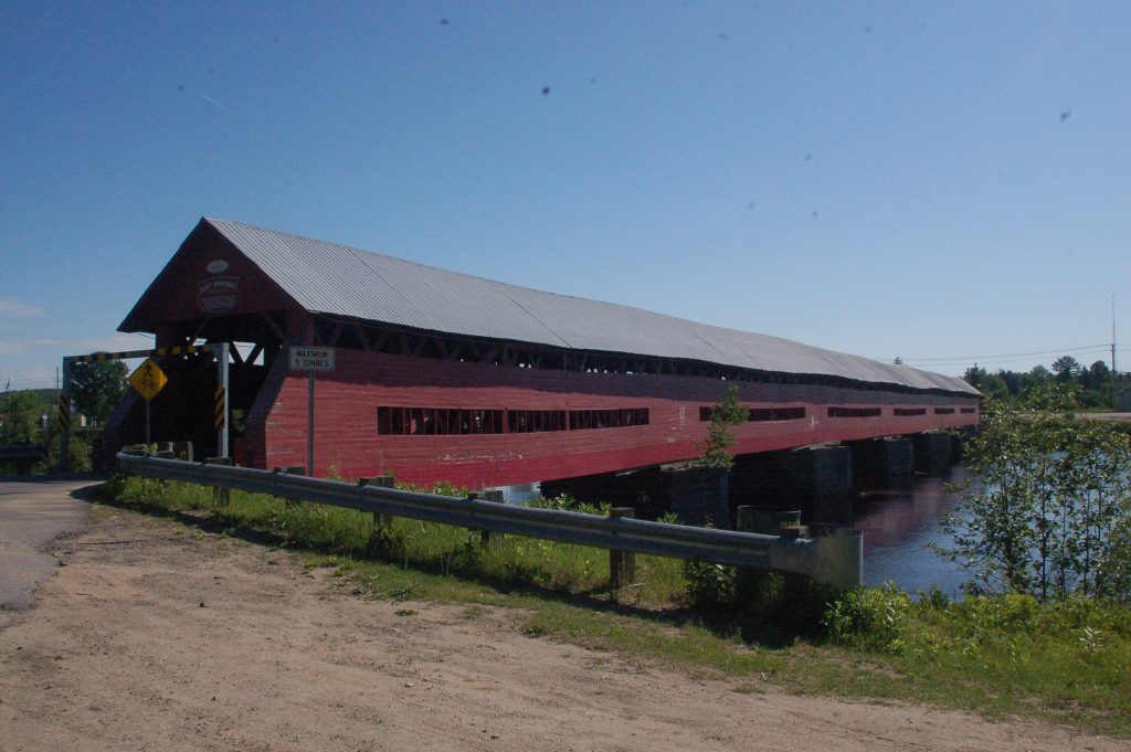 Straßen in Kanada - Covered Bridge