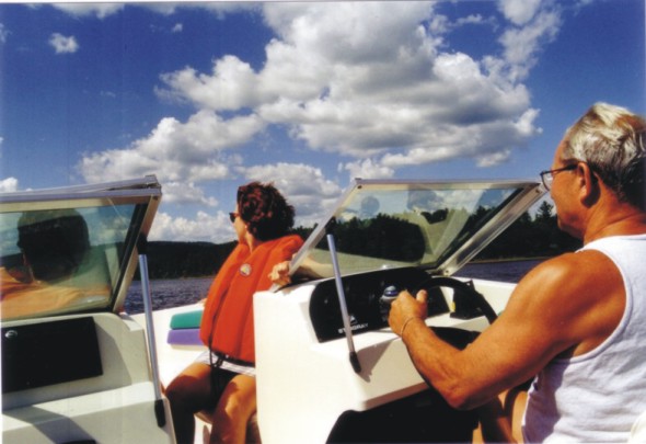 Motorbootfahrt im Sommer