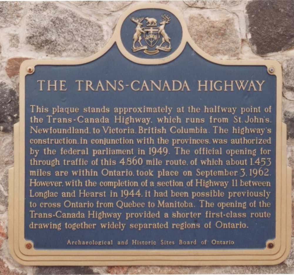 Trans Canada Highway plaque - Eine von den gut ausgebauten Straßen in Kanada