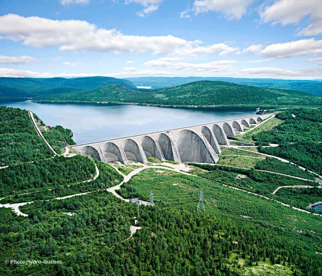 Electricity in Canada - Daniel-Johnson dam (Manic-5) in the Côte-Nord region - Hydro Quebec